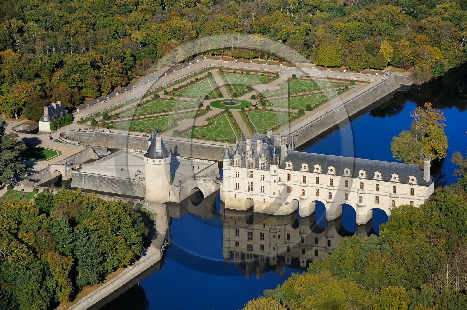 France, Indre-et-Loire (37), château de Chenonceau et son jardin à la française au bord du Cher (vue aérienne)  France, Indre et Loire, the Renaissance style Chateau de Chenonceau and its formal garden on Cher river banks (aerial view)