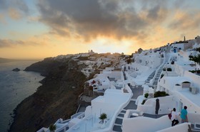 Grèce, Les Cyclades, mer Égée, île de Santorin (Thira ou Théra), village de Oia, l'hôtel Relais & Châteaux Kirini Suites & Spa  Greece, Cyclades, Aegean Sea, Santorini (Thira or Thera), village of Oia, Relais & Châteaux hotel Kirini Suites & Spa