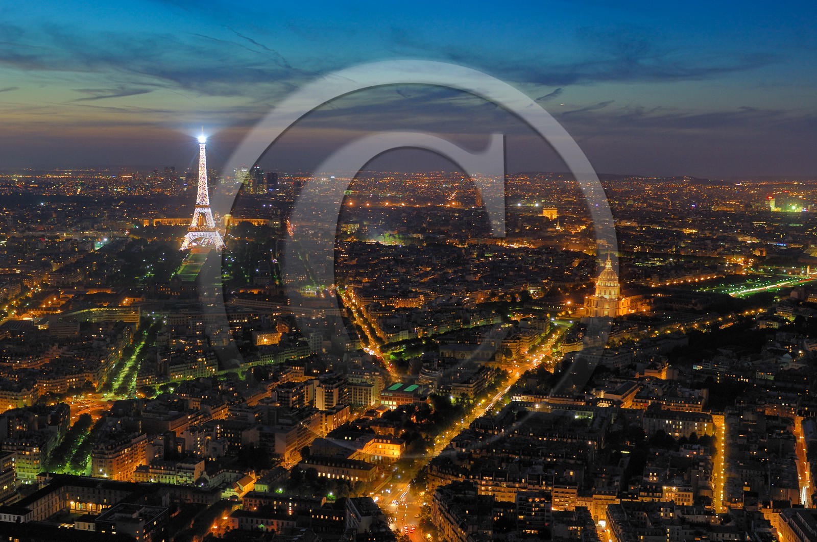 France, Paris (75) 7eme arrondissement, la Tour Eiffel et les Invalides de nuit depuis la Tour Montparnasse    France, Paris (75),  the Eiffel Tower and the Invalides by night seen from the Montparnasse Tower